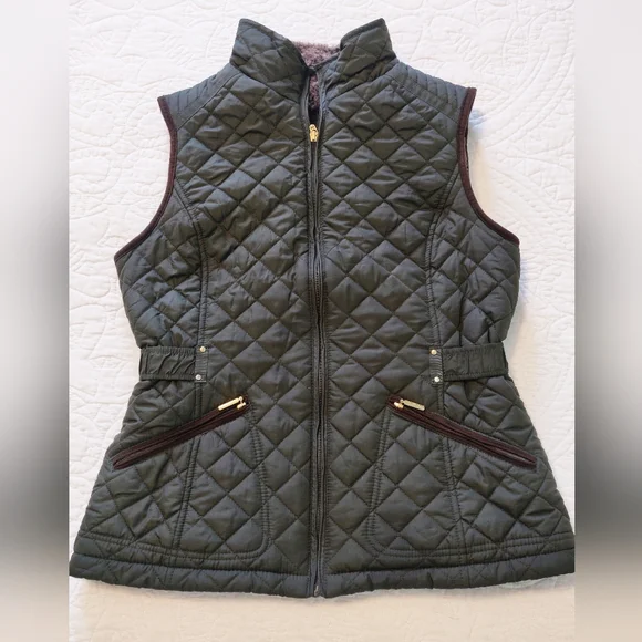 Weatherproof fur lined vest. - Picture 5 of 12